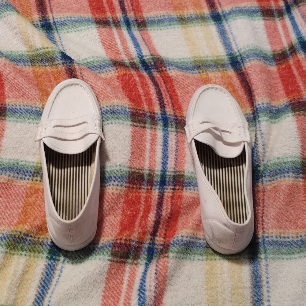 Canvas shoes